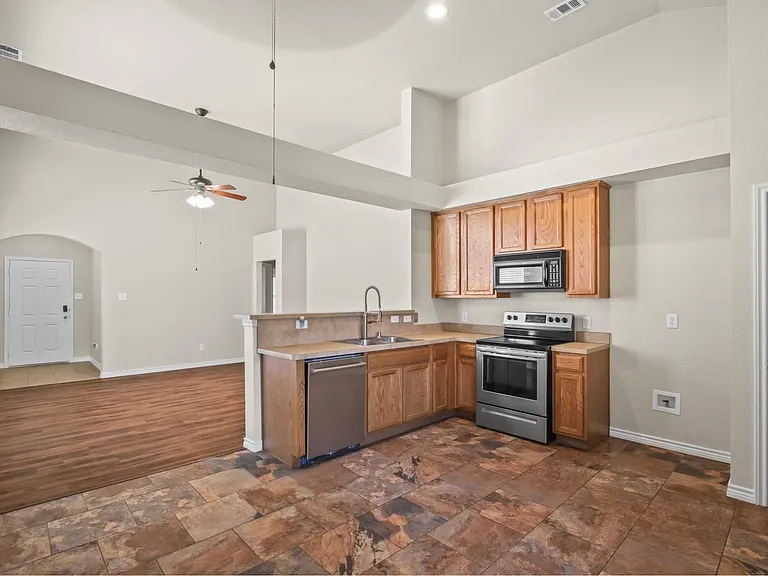 9005 Stewart St — Photo 7