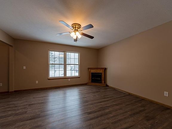 4th image of 3088 Maine Ave