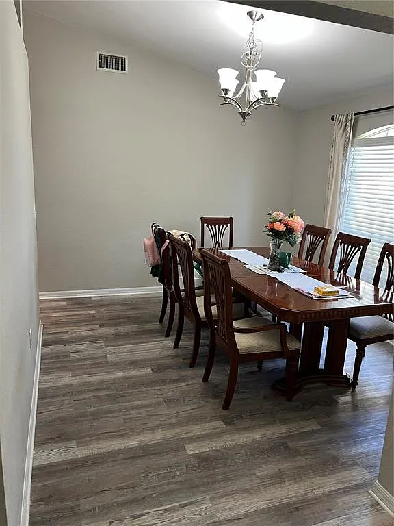4 bed, 2.0 bath, 1859 sqft, $2,400 — Photo 3