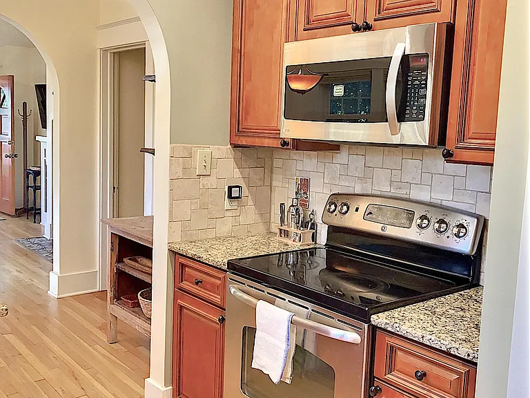 108 W Geneseo St — Photo 9