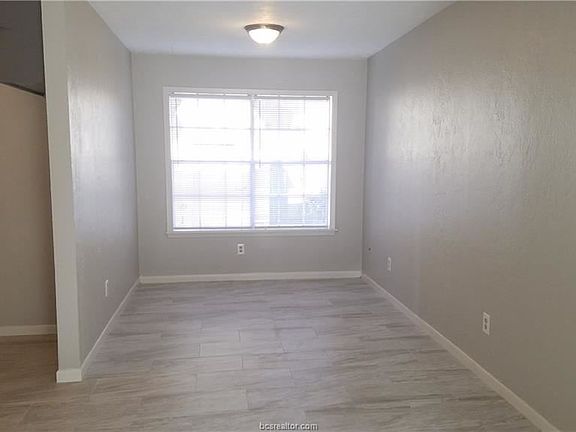 WI1813B Dining room
