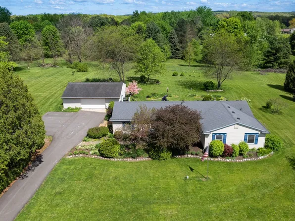 9672 Daisy Ln, Dexter, MI 48130