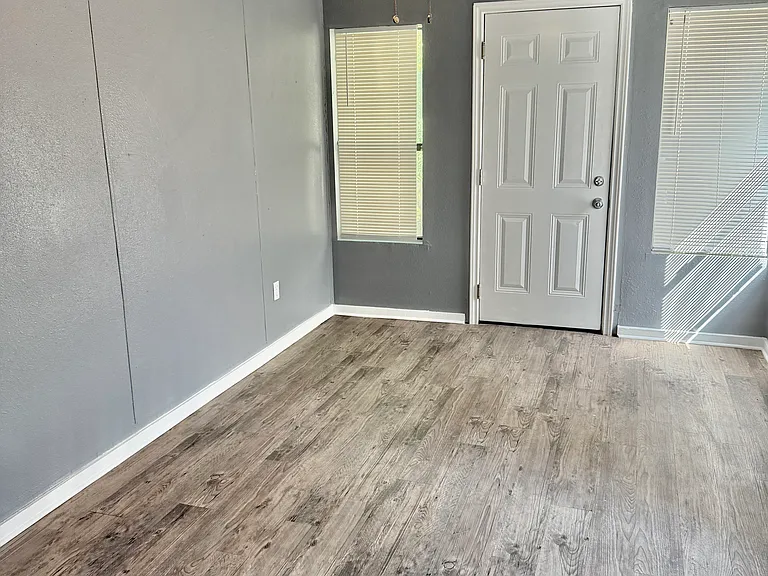 529 Bexar Dr — Photo 5