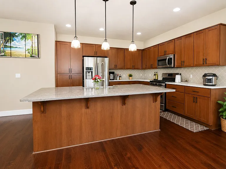 402 NE 77th Ave — Photo 3