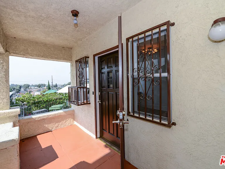 527 N Cummings St — Photo 11