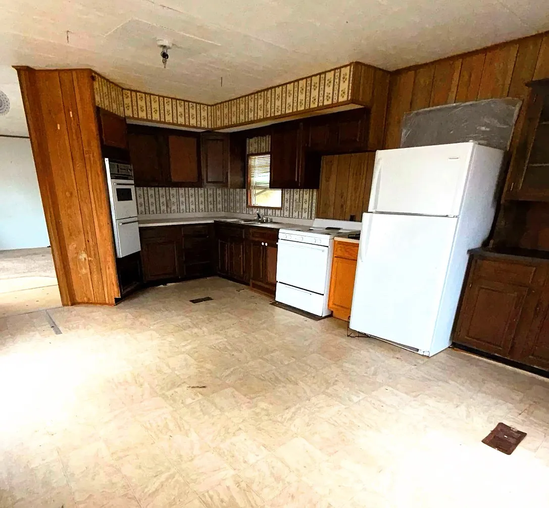 3 bed, 952 sqft, $950 — Photo 2
