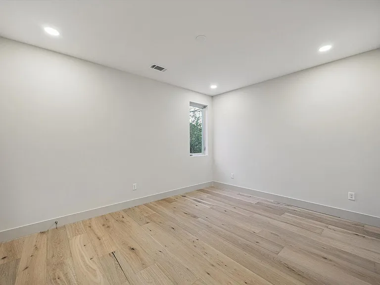 2129 Quenby St — Photo 28
