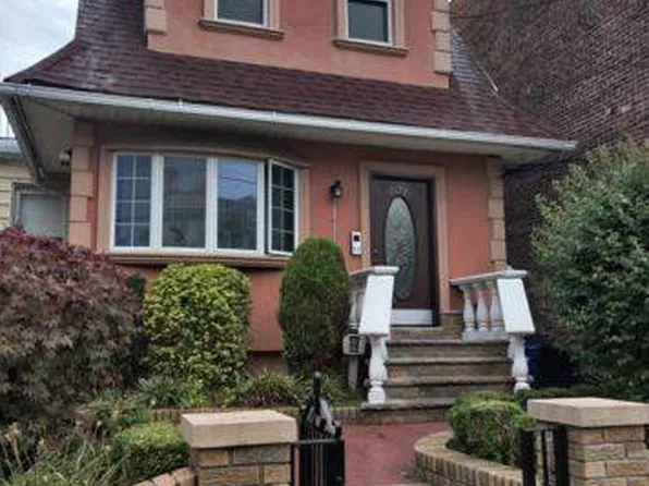 2072 W 11th St, Brooklyn, NY 11223