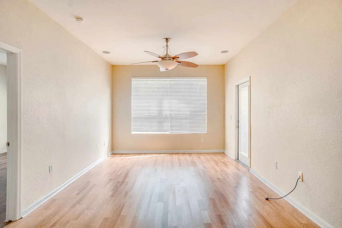 Building Photo - 6335 Contessa Dr #305