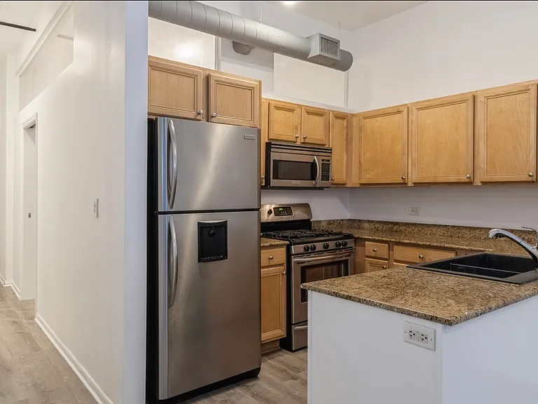 400 W Ontario St #507 — Photo 4