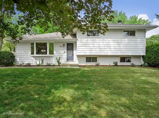 5310 Meyer Dr, Lisle, IL 60532