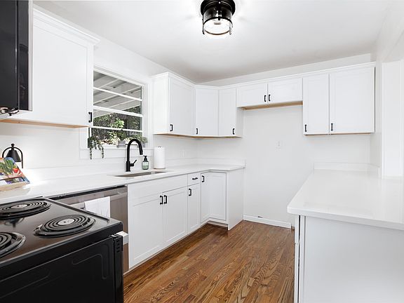 2nd image of 724 Rose Dr