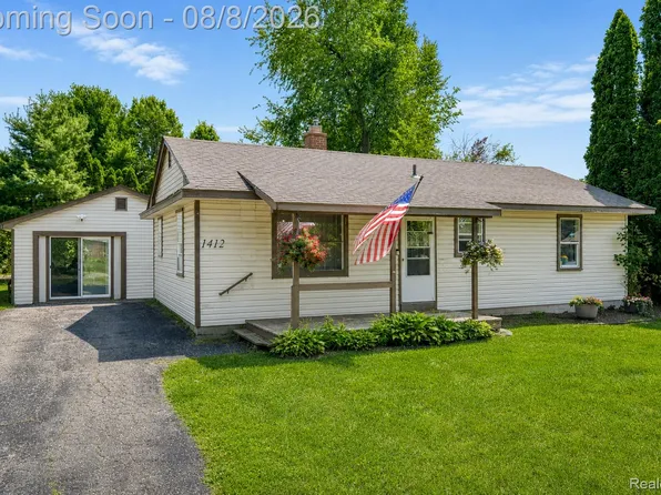 1412 Morningdove, Wixom, MI 48393
