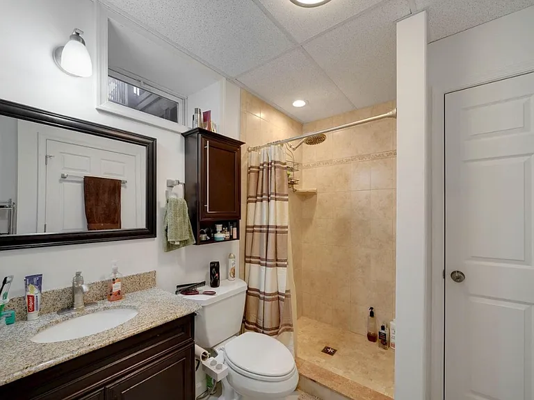 Blake Ln — Photo 3