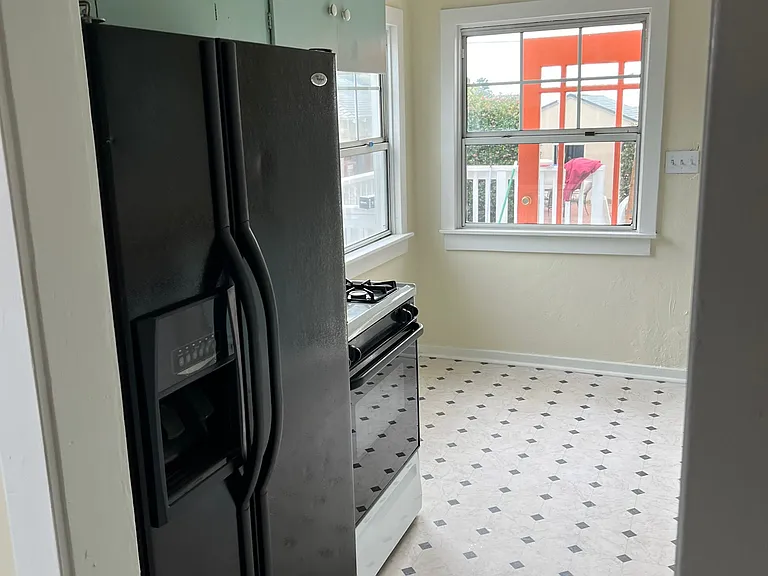 647 Fresno Ave — Photo 11