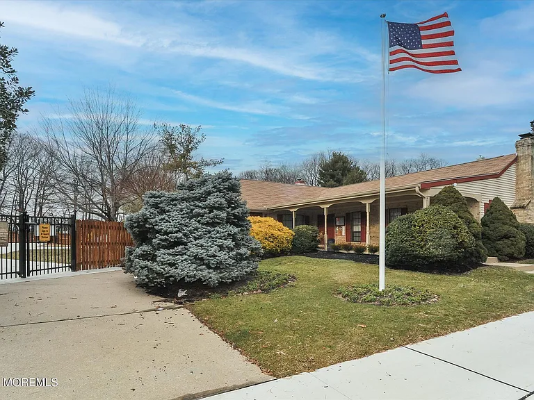 80 Bradford Ct — Photo 14