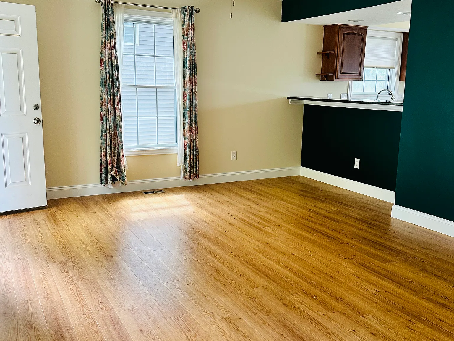 2 bed, 2.5 bath, 1400 sqft, $1,850 — Photo 3