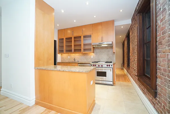 Sold by REMAX Elite | media 19