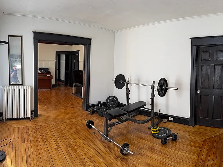 416 Hudson Ave — Photo 3