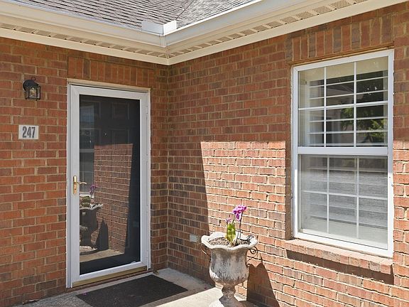 5th image of 247 Oak Club Ln