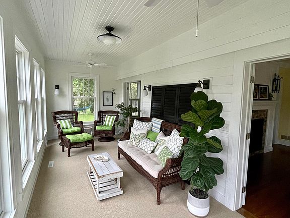 5th image of 1017 Fox Knoll Dr SW