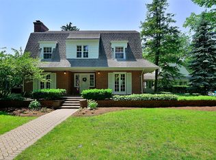 902 Hawthorne Ln, Geneva, IL 60134