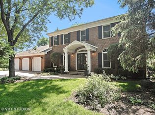 102 Fallstone Dr, Lake Forest, IL 60045