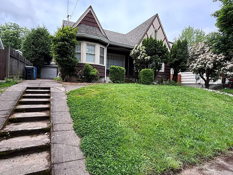 3834 NE Senate St — Photo 3