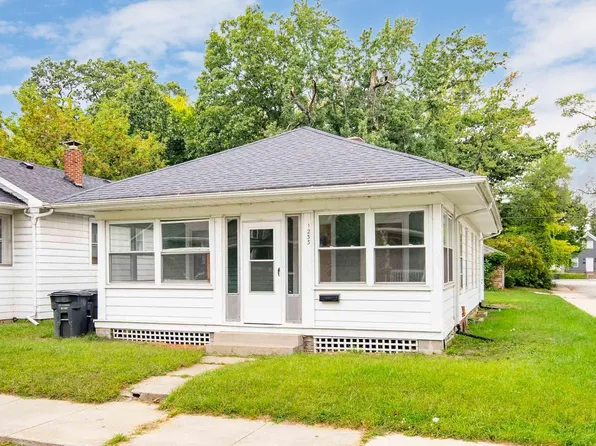 1233 Miner St, South Bend, IN 46617