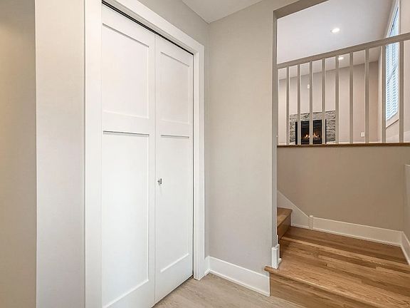 5th image of 253 Harrington Cir