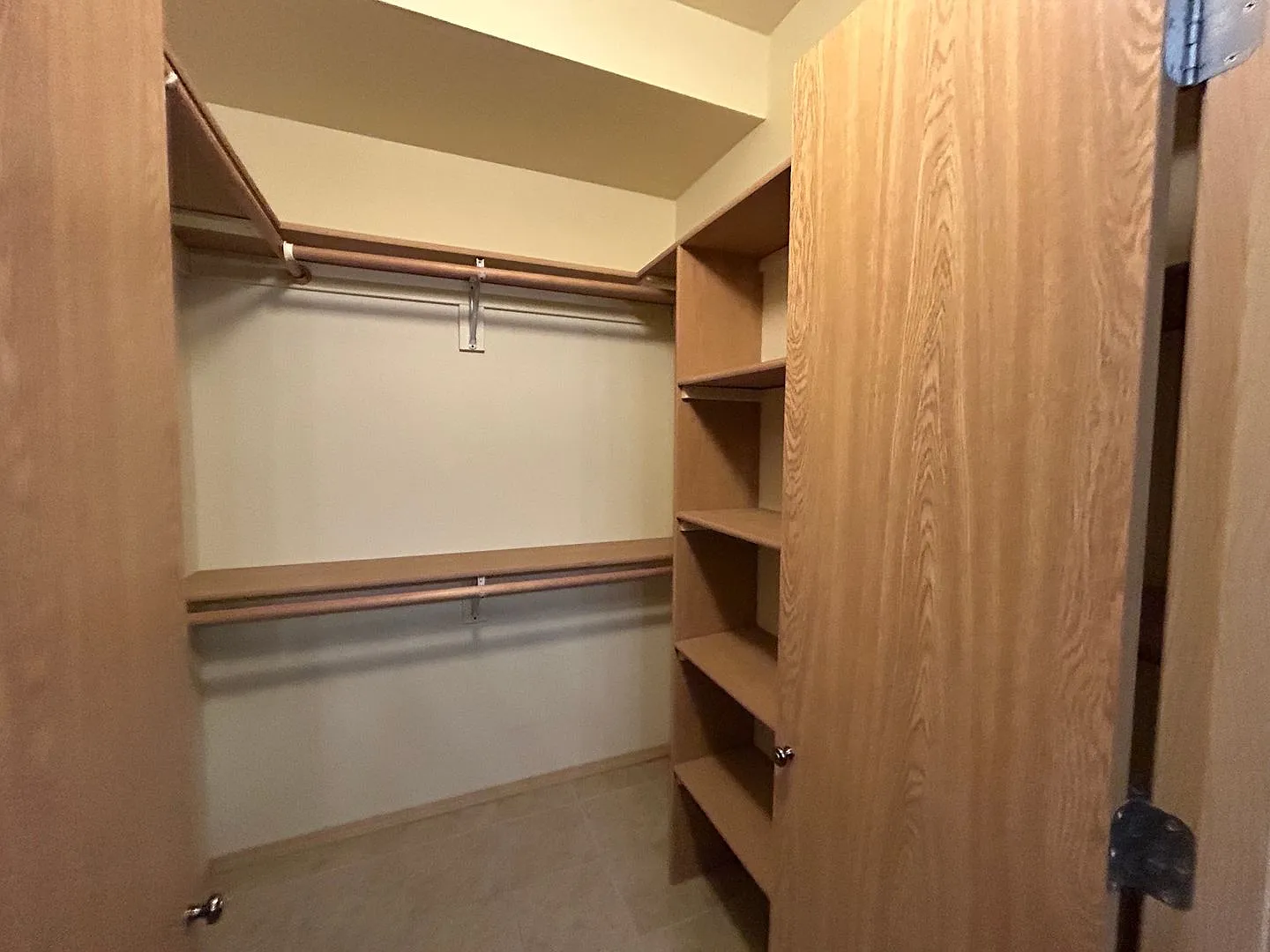 512 Darby Dr #211 - Darby Estates — Photo 3