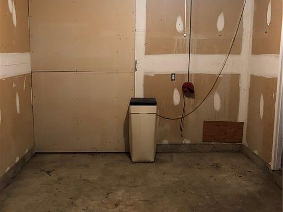 5th image of 8282 Glen Oaks Ct
