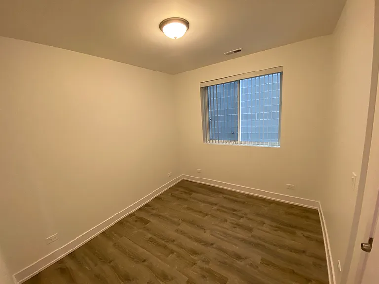 4418 N Austin Ave #101 — Photo 9