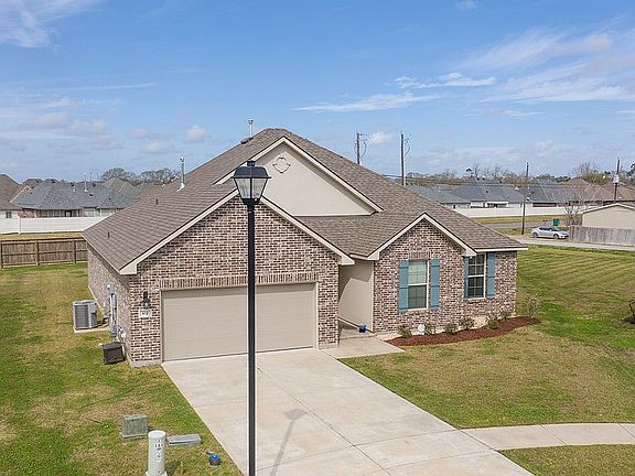 2nd image of 102 Voiliere Dr