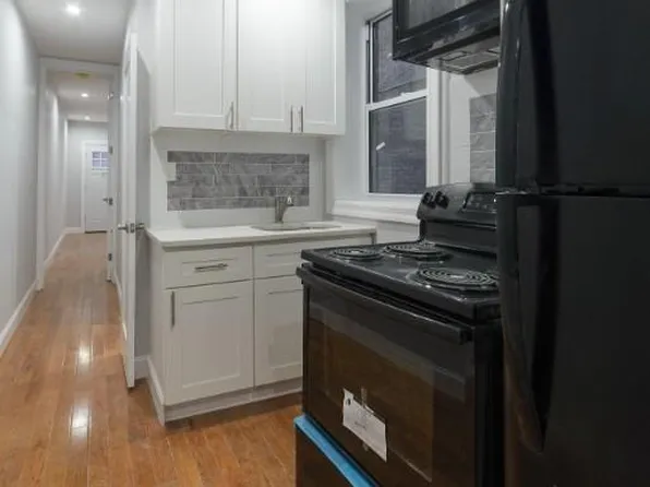 1362 Saint John's Place image 6 of 15