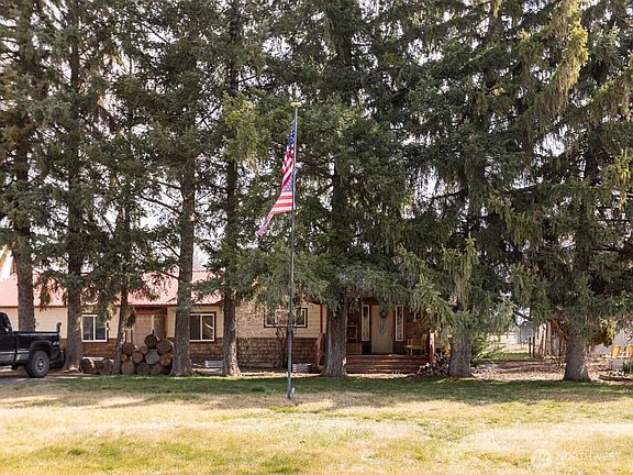 3rd image of 812 N Pfenning Road