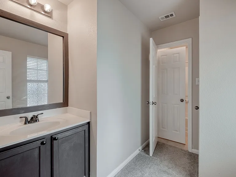 211 Hanstrom Dr — Photo 24