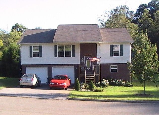 1st image of 611 Hollow Dr