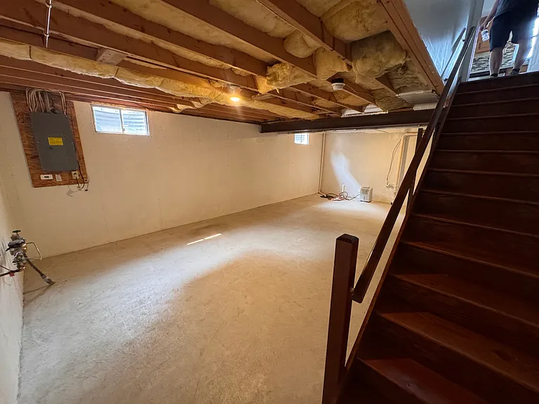 384 Oneida Dr — Photo 11