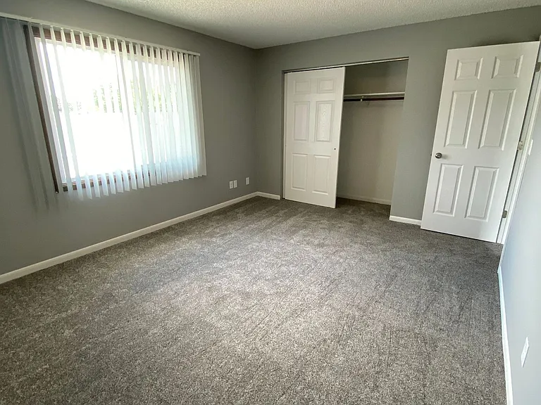 Cobblestone Circle Apartment 2 Bedroom, 1 Bath Secure Building — Photo 8