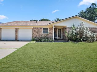 8615 Knoxville Ave, Lubbock, TX 79423