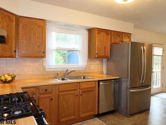 3rd image of 1318 University Dr