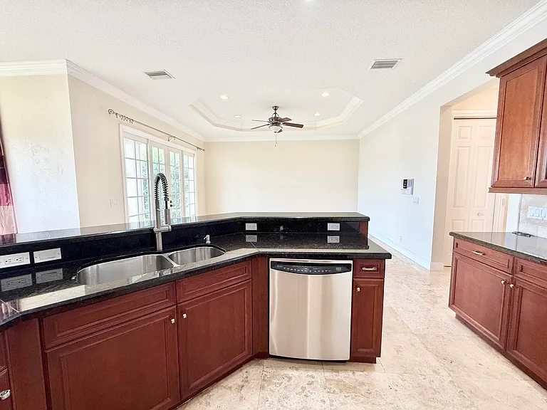 9656 Cobblestone Creek Dr — Photo 14