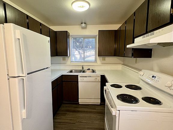 5th image of 1519 Oxford Dr #C