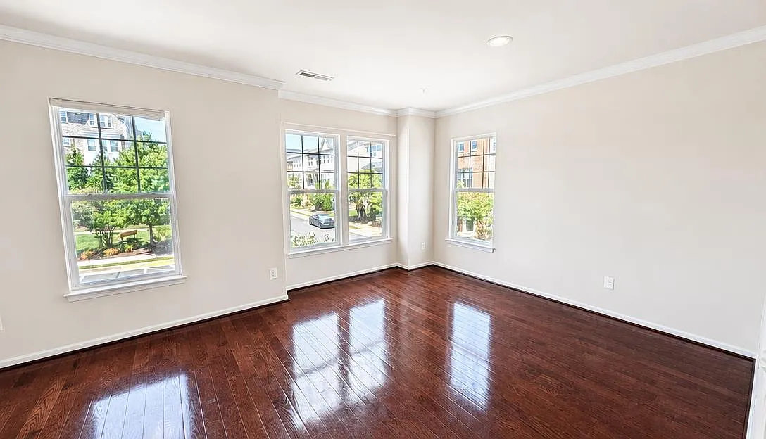 3 bed, 2.5 bath, 2000 sqft, $2,900 — Photo 2