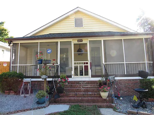 705 W Markham Ave #B Photo 1
