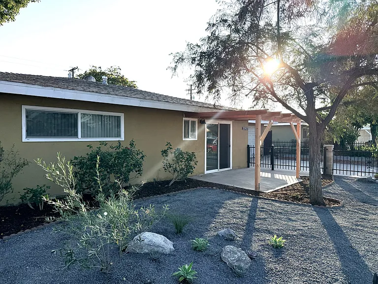 20907 Arline Ave — Photo 10