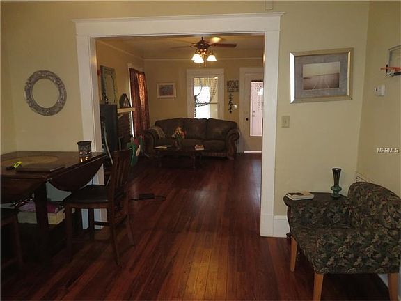 4th image of 210 Holly Ave