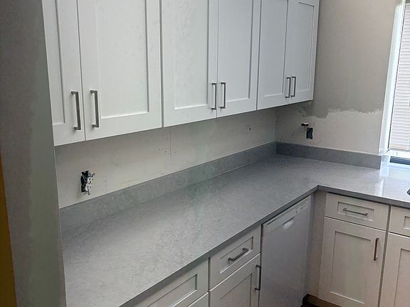 5th image of 800 NW Fork Rd APT 7-11