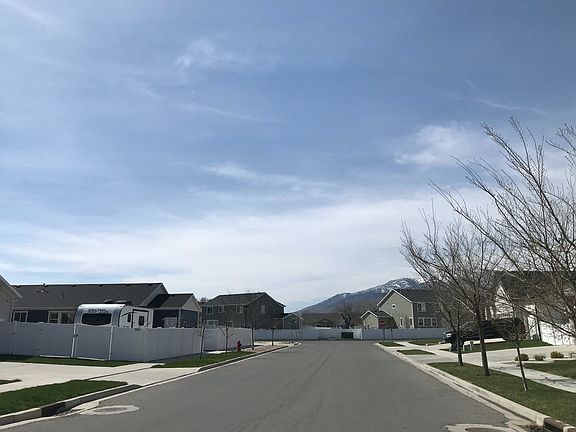 4th image of 689 S Jubilee Dr #122